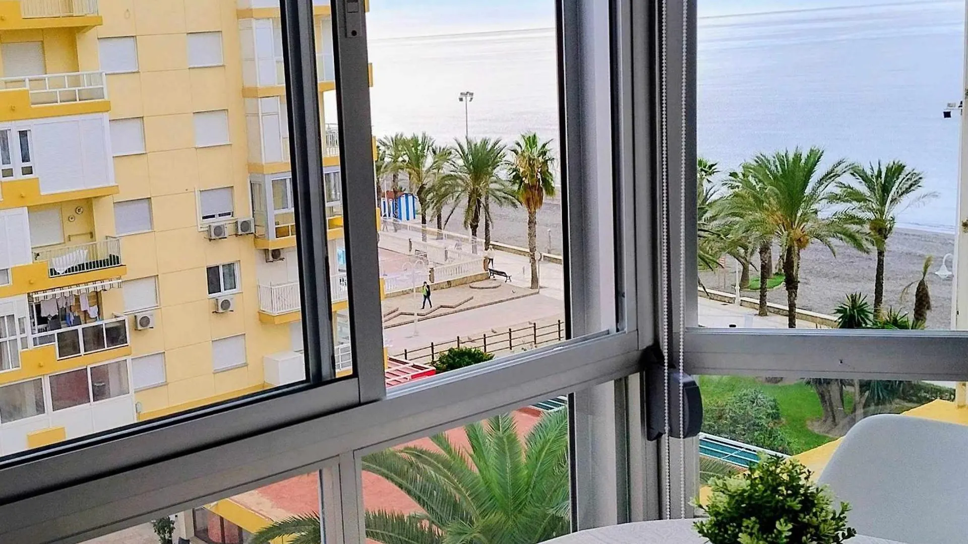 Hoja Cala Apartment Algarrobo